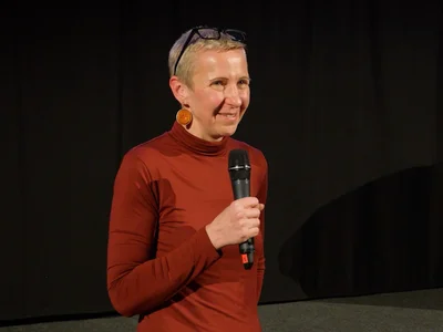 Přestaň poslouchat a začni blbnout
