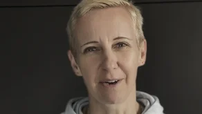Michaela Peterková: Přestaň poslouchat a začni blbnout