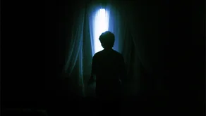 Kniha o temnotě, která vás prosvítí